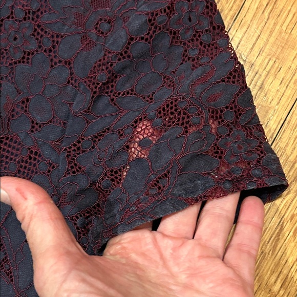 Lace Overlay Short Sleeve Top - Navy with Burgundy - Picture 4 of 9